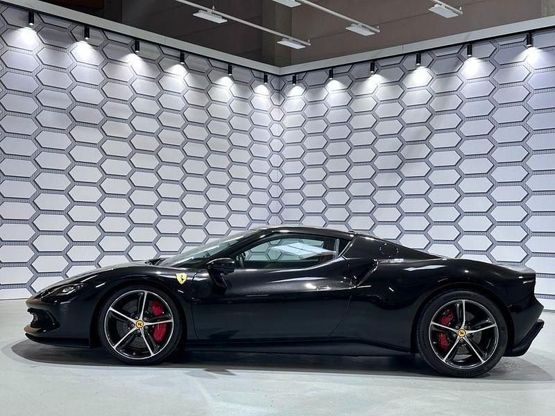 Second-hand Ferrari 296 829 CP (609 kW) 2023 Negru