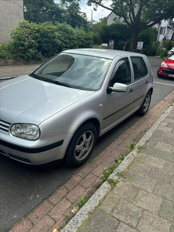 Silber Gebraucht 2000 VW Golf IV Limousine | 900 € - Bild 1/4