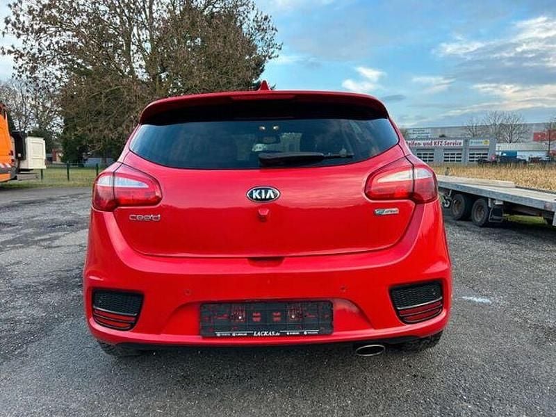 Gebraucht Kia Ceed DREAM-TEAM Edition 99 PS (72 kW) 2017 Rot Kleinwagen