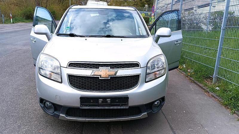 Gebraucht Chevrolet Orlando 140 PS (102 kW) 2012 Silber Van / Kleinbus