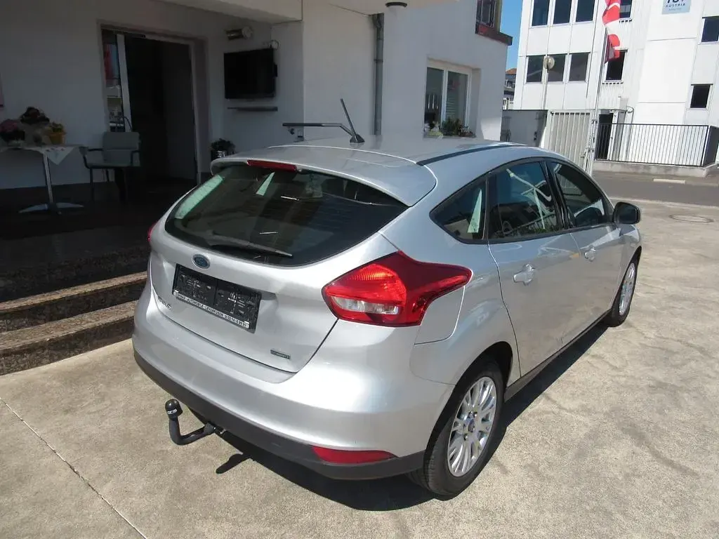 Używany Ford Focus 101 KM (74 kW) 2018 Srebrny Sedan/Limuzyna