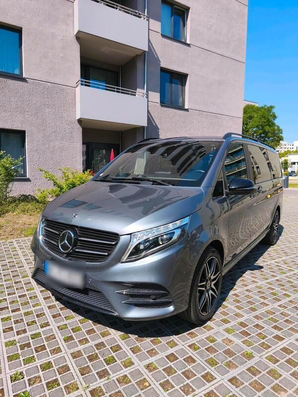 Grau Gebraucht 2018 Mercedes V250 Edition Van / Kleinbus | 51.499 € (Teuer) - Bild 1/4