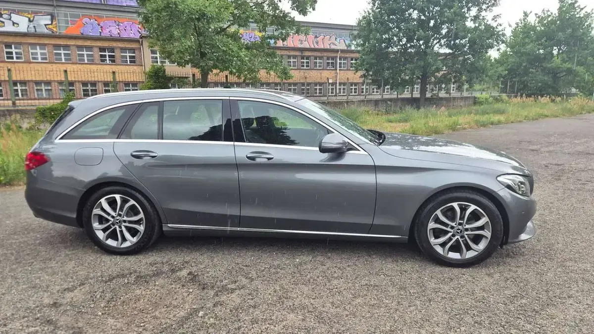 Gebraucht Mercedes C220 Avantgarde 170 PS (125 kW) 2017 Grau Kombi