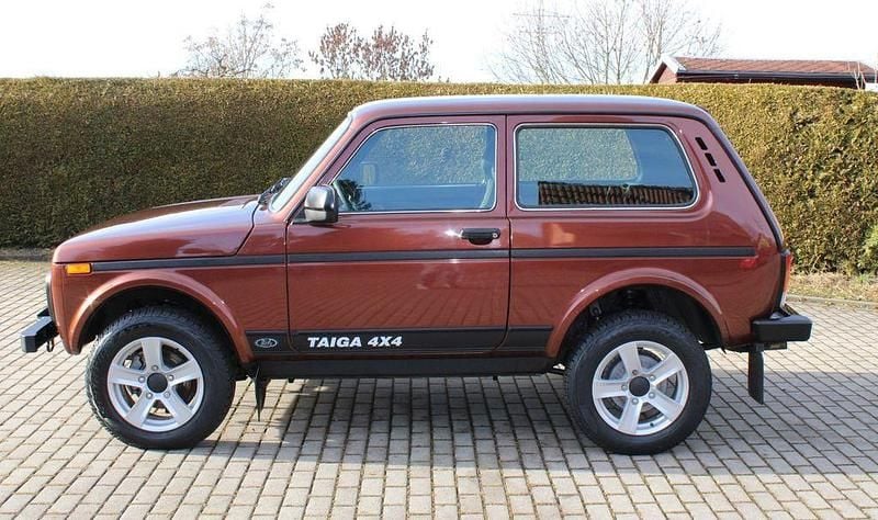 Gebraucht Lada niva 83 PS (61 kW) 2020 Braun SUV