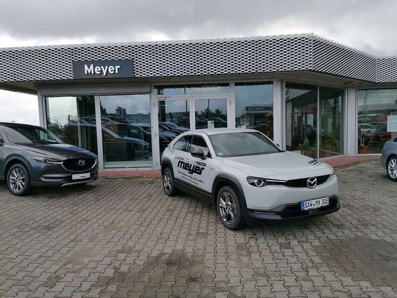 Ceramic white (metallic) Gebraucht 2022 Mazda MX30 SUV | 23.830 € (Teuer) - Bild 1/4
