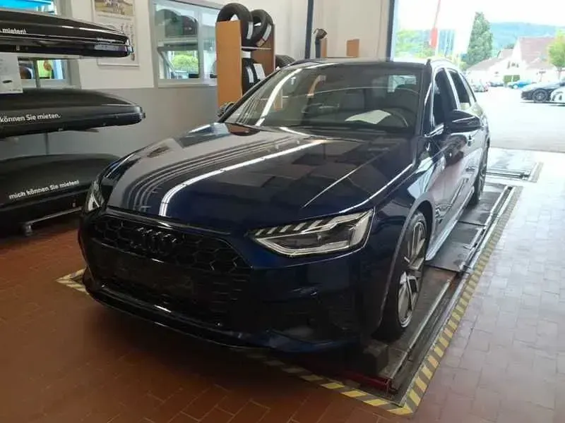 Gebraucht Audi A4 S-Line 204 PS (150 kW) 2024 Blau Kombi