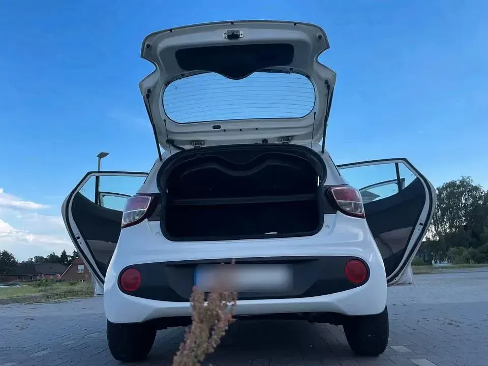 Gebraucht Hyundai i10 67 PS (49 kW) 2018 Weiß Kleinwagen
