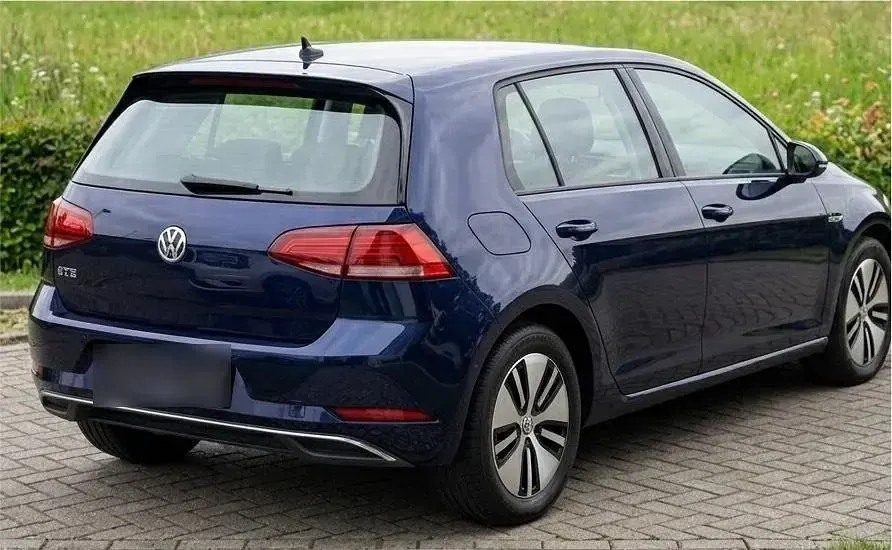 Gebraucht VW e-Golf 100 kW (136 PS) 2019 Blau Kleinwagen