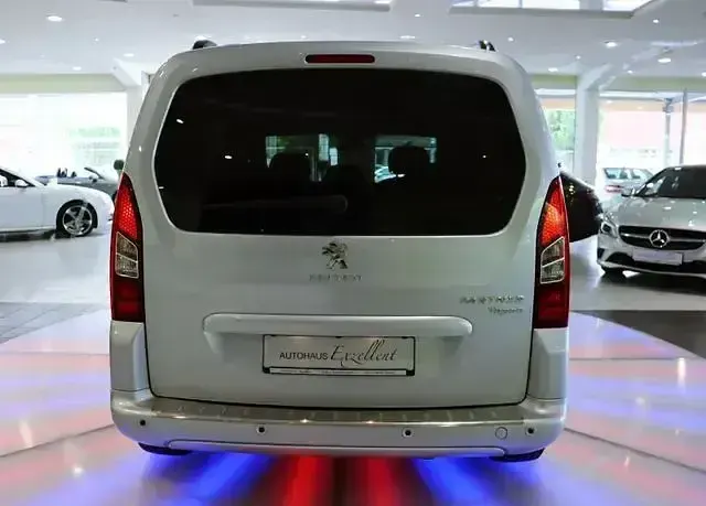Gebraucht Peugeot Partner Tepee 120 PS (88 kW) 2012 Grau Van / Kleinbus