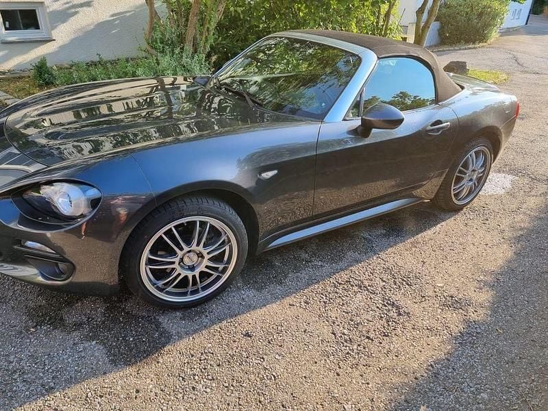 Gebraucht Fiat 124 Spider 140 PS (102 kW) 2016 Grau Cabrio