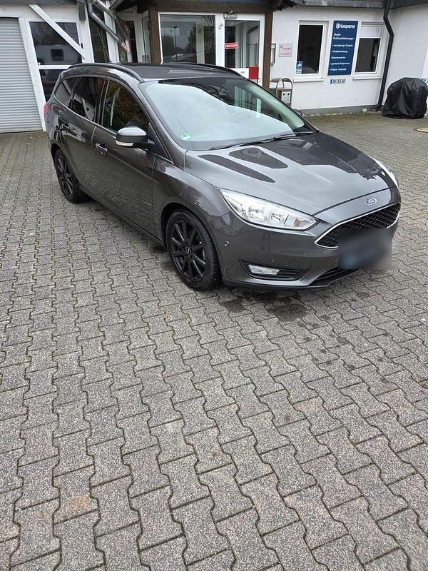Grau Gebraucht 2016 Ford Focus Trend Kombi | 10.200 € (Fairer Preis) - Bild 1/4
