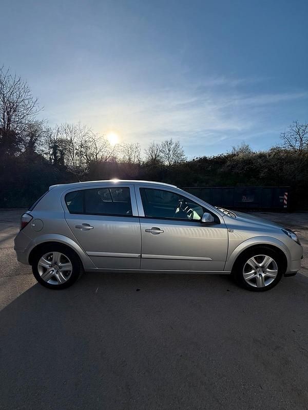 Gebraucht Opel Astra 90 PS (66 kW) 2005 Grau Kleinwagen