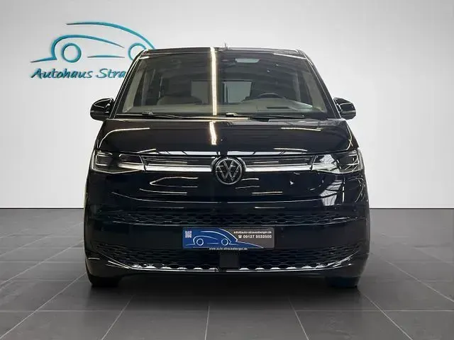 Gebraucht VW Multivan Life 204 PS (150 kW) 2023 Schwarzkeine angabe Van / Kleinbus