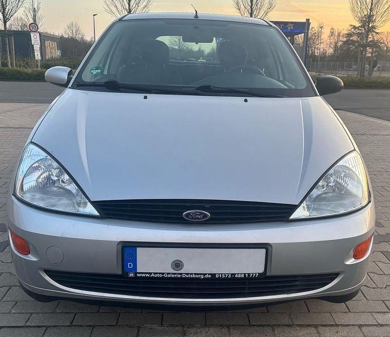 Gebraucht Ford Focus Ambiente 75 PS (55 kW) 2001 Silber Limousine