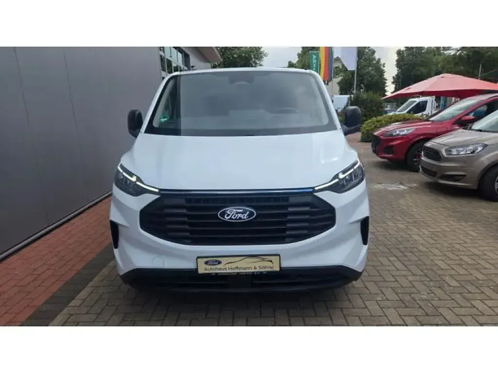 Gebraucht Ford Transit Custom 110 PS (80 kW) 2024 Frozen white Van
