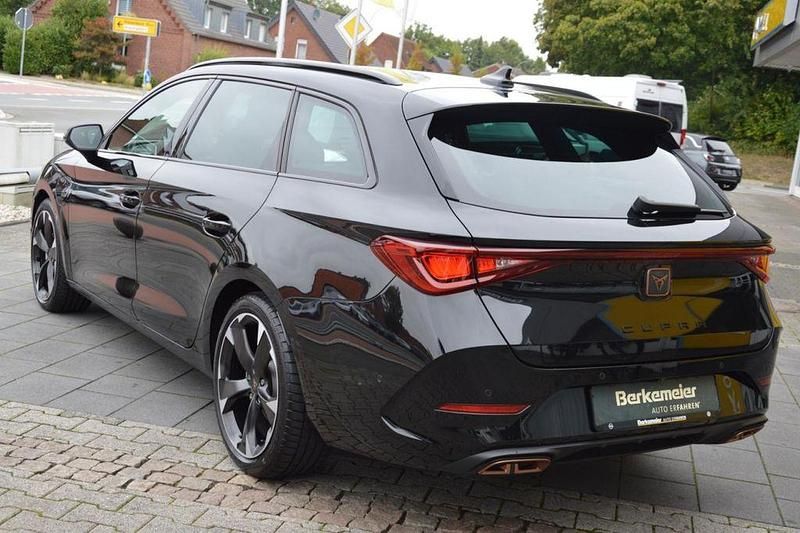 Second-hand Cupra Leon 150 CP (110 kW) 2024 Negru Berlinǎ