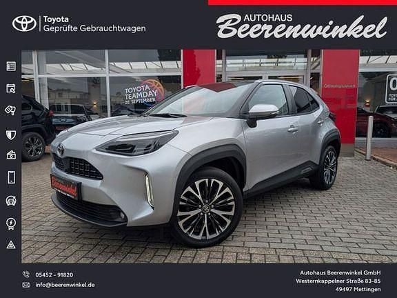 Shimmering silver metallic Gebraucht 2021 Toyota Yaris Hybrid Elegant | 23.690 € (Etwas zu teuer) - Bild 1/4