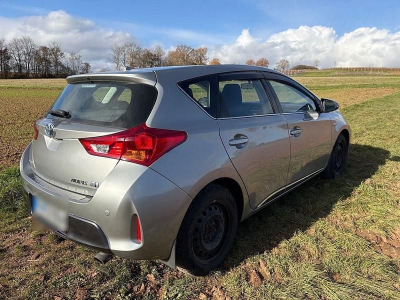 Gebraucht Toyota Auris Hybrid 99 PS (72 kW) 2013 Silber Kleinwagen