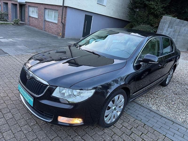 Gebraucht Skoda Superb Elegance 160 PS (117 kW) 2012 Schwarz Limousine