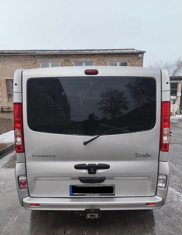 Gebraucht Renault Trafic 114 PS (83 kW) 2008 Silber Van / Kleinbus