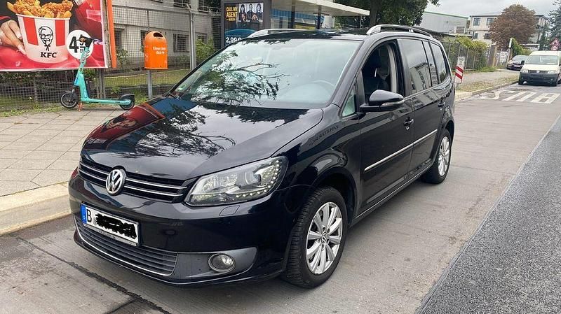 Schwarz Gebraucht 2011 VW Touran Highline Van / Kleinbus | 2.999 € (Superpreis) - Bild 1/4