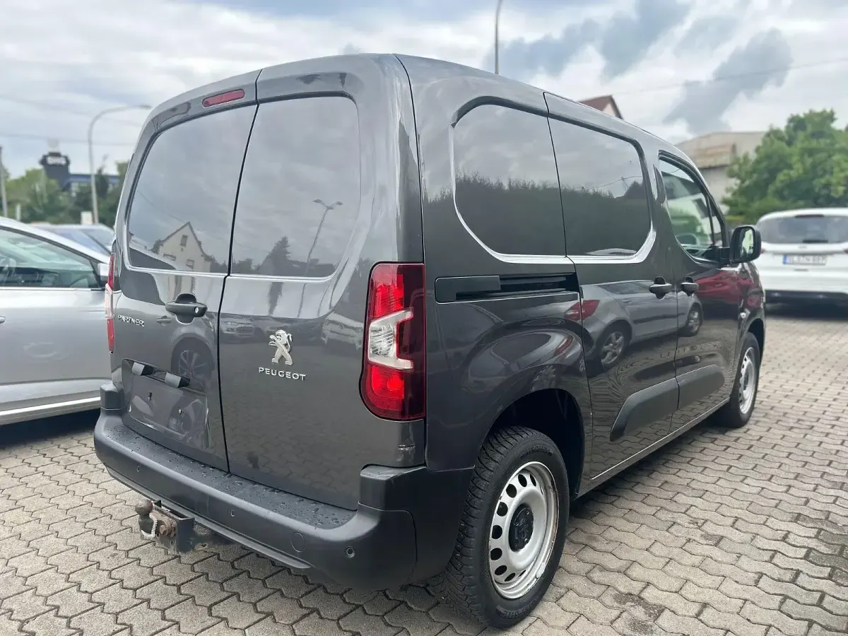 Gebraucht Peugeot Partner Premium 102 PS (75 kW) 2020 Grau Van / Kleinbus