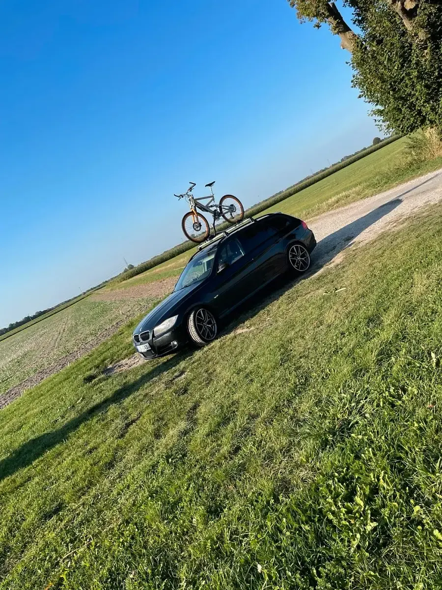 Gebraucht BMW 318 143 PS (105 kW) 2011 Schwarz Kombi