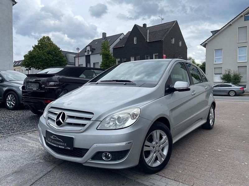 Silber Gebraucht 2010 Mercedes B180 Van / Kleinbus | 5.497 € (Fairer Preis) - Bild 1/4