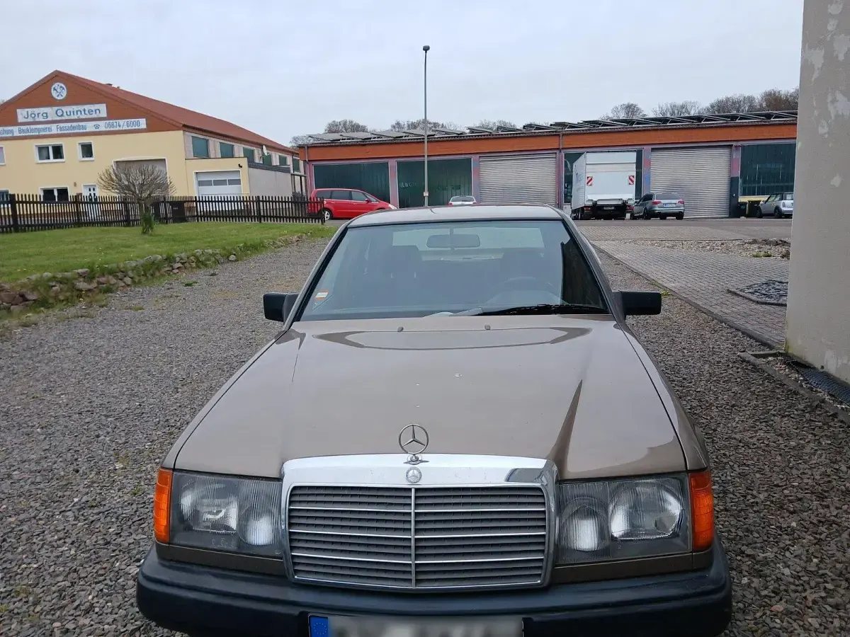 Second-hand Mercedes 300 1989 Maro Berlinǎ