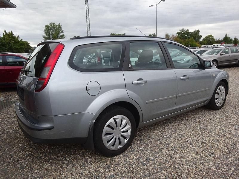 Gebraucht Ford Focus Ghia 116 PS (85 kW) 2005 Grau Kombi