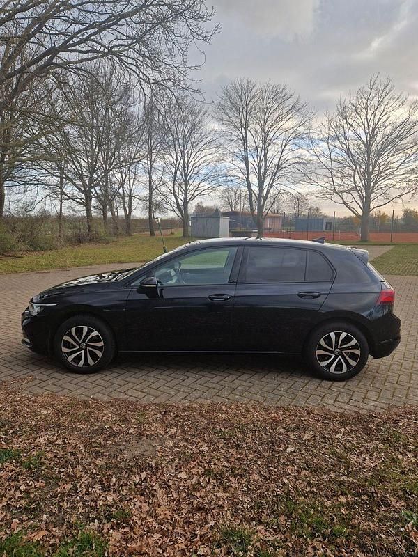 Używany VW Golf VII Active 150 KM (110 kW) 2021 Czarny Hatchback