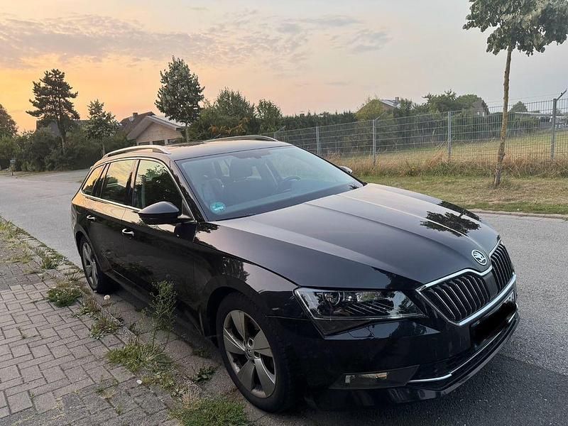Schwarz Gebraucht 2015 Skoda Superb Active Kombi | 9.399 € (Fairer Preis) - Bild 1/4