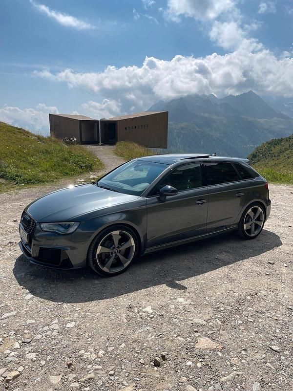 Gebraucht Audi RS3 Sport 367 PS (269 kW) 2016 Grau Limousine