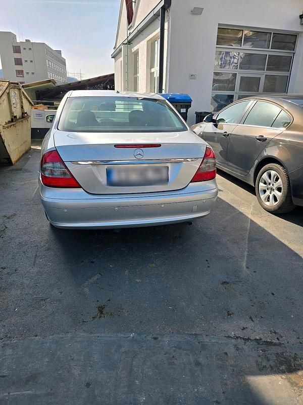 Gebraucht Mercedes E220 170 PS (125 kW) 2006 Silber Limousine