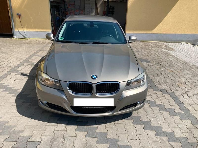 Gebraucht BMW 318 143 PS (105 kW) 2010 Gold Limousine