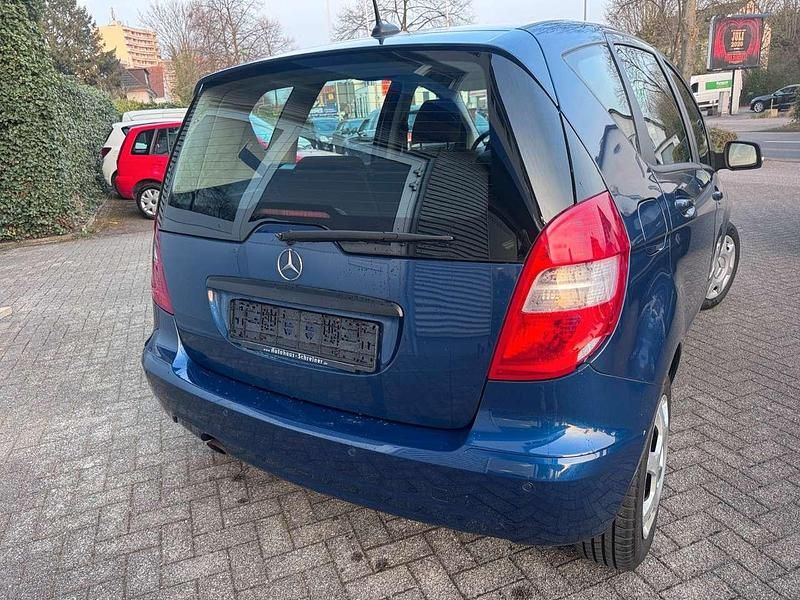 Gebraucht Mercedes A160 95 PS (69 kW) 2011 Blau Kleinwagen