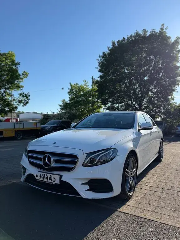 Gebraucht Mercedes E300 Avantgarde 245 PS (180 kW) 2019 Weiß Limousine