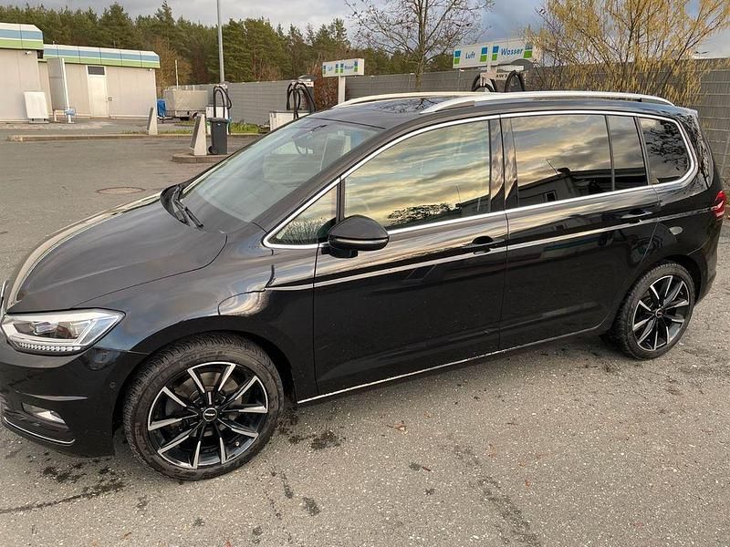 Gebraucht VW Touran Highline 150 PS (110 kW) 2015 Schwarz Van / Kleinbus