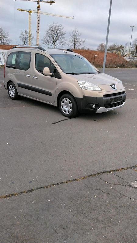 Gebraucht Peugeot Partner Tepee 111 PS (81 kW) 2011 Gold Van / Kleinbus