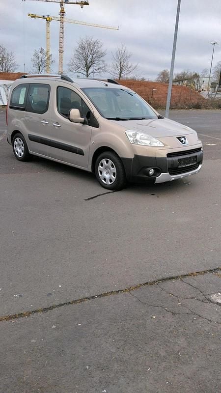 Gebraucht Peugeot Partner Tepee Tendance 111 PS (81 kW) 2011 Gold Van / Kleinbus