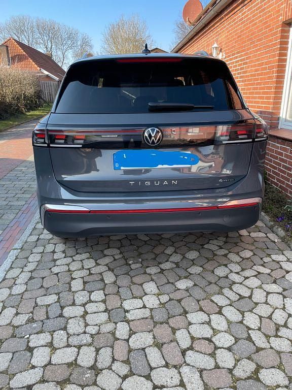 Gebraucht VW Tiguan 193 PS (141 kW) 2024 Grau SUV