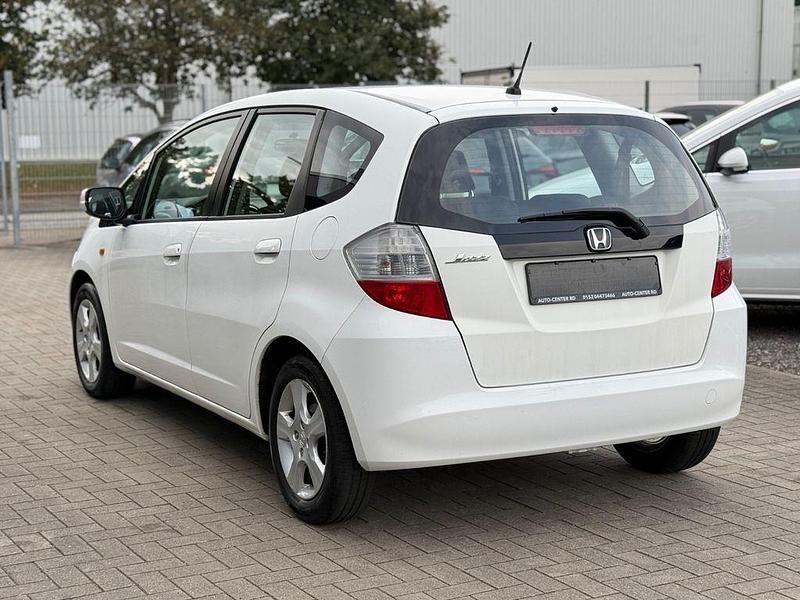Gebraucht Honda Jazz Trend 90 PS (66 kW) 2010 Weiß Kleinwagen