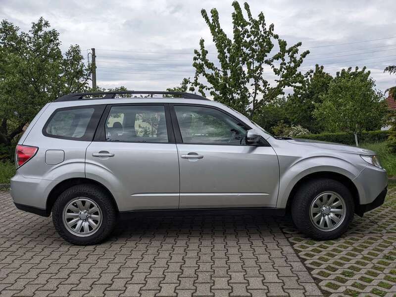 Silber Gebraucht 2011 Subaru Forester Comfort SUV | 10.000 € (Etwas zu teuer) - Bild 1/4