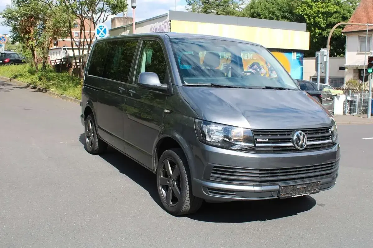 Gebraucht VW Transporter 204 PS (150 kW) 2018 Indiumgrau metallic Van