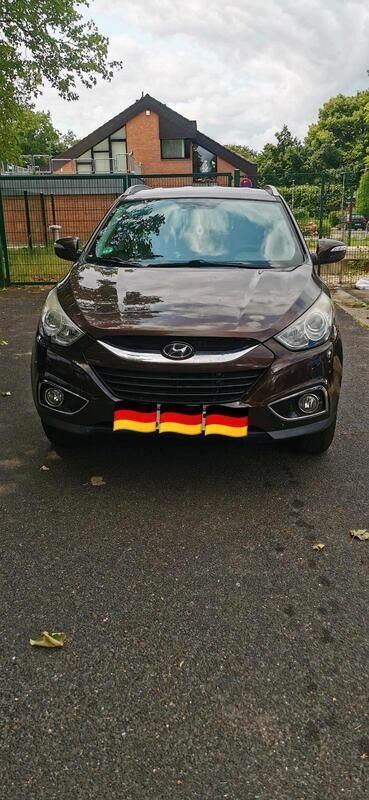 Grau Gebraucht 2011 Hyundai ix35 SUV | 7.299 € (Guter Preis) - Bild 1/4