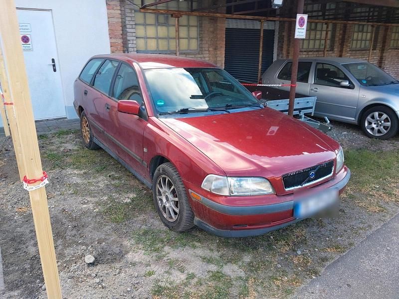 Gebraucht Volvo V40 122 PS (89 kW) 1999 Rot Kombi