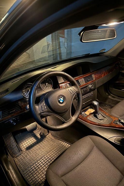 Gebraucht BMW 325 218 PS (160 kW) 2010 Schwarz Limousine