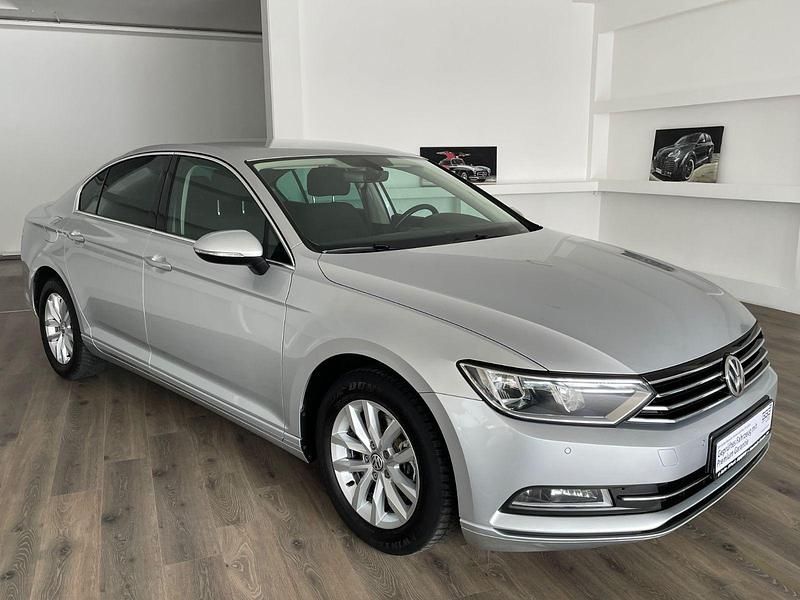 Grau Gebraucht 2015 VW Passat Trendline Kombi | 9.900 € (Guter Preis) - Bild 1/4