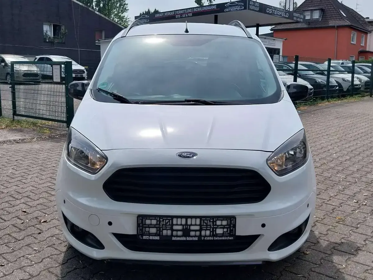 Gebraucht Ford Tourneo Courier Sport 101 PS (74 kW) 2017 Frostweiß Van / Kleinbus