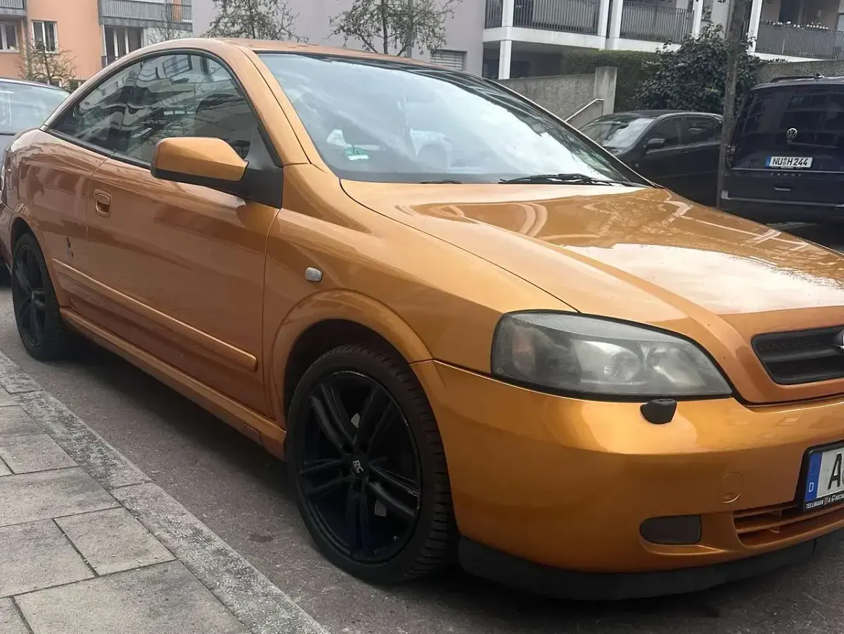 Gebraucht Opel Astra 147 PS (108 kW) 2002 Gold Coupé